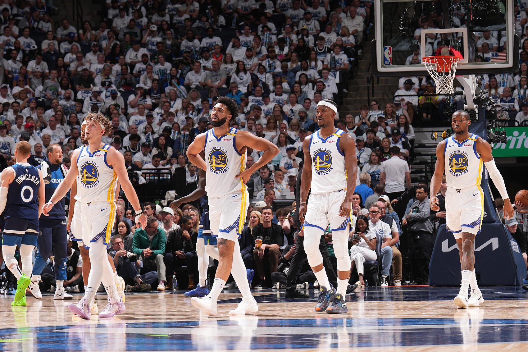 季后赛被重, 理层满意的, 合同是否含